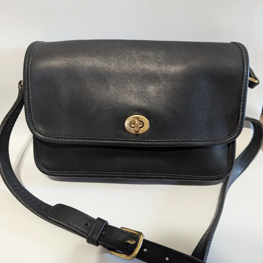 Vintage Coach Black Leather Shoulder Bag
